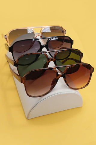 CLASSIC AVIATOR STYLE SUNGLASSES